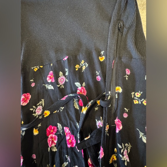 Vintage 90’s Black and Pink Floral Short Sleeve Mini Dress - Picture 8 of 10